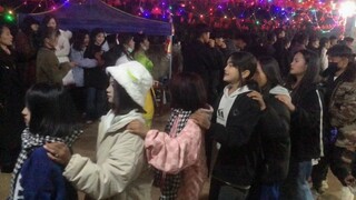 Điệu nhảy chim cánh cụt ở Lâm Thương, Vân Nam