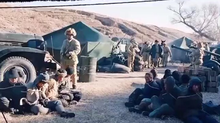 Komandan Angin Puyuh Han Xianchu dan Komandan Artileri Zhu Rui berbalik arah seperti membalik halama