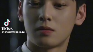 Si cha eun woo pag ngumiti napara bang pinipigilan lng😊😃