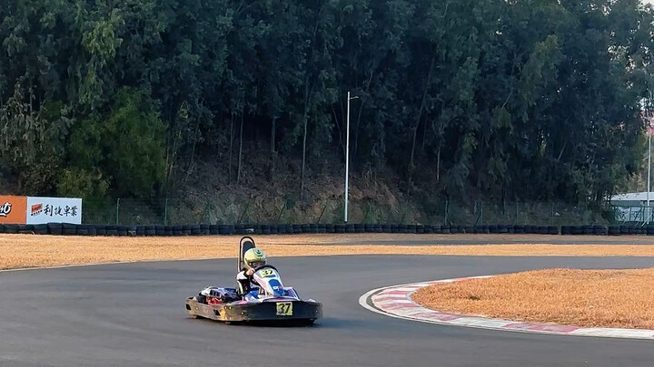 Lần đầu tiên Huyên Huyên lái kart, thành tích thế nào nhỉ? Các bạn thấy sao?