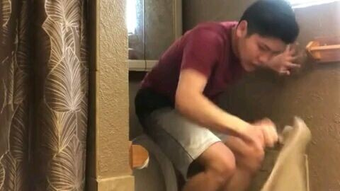 ketika lu izin ke kamar mandi ternyata bolos ulangan