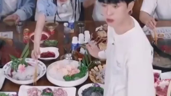 Fan Chengcheng: Hari ini aku adalah Sutradara Yao, aku bakal bantu adikku naik daun!