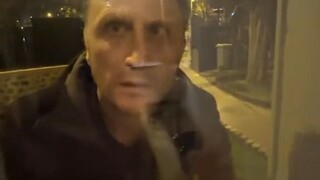 国外女生被变态跟踪躲进了路人的家 Part2