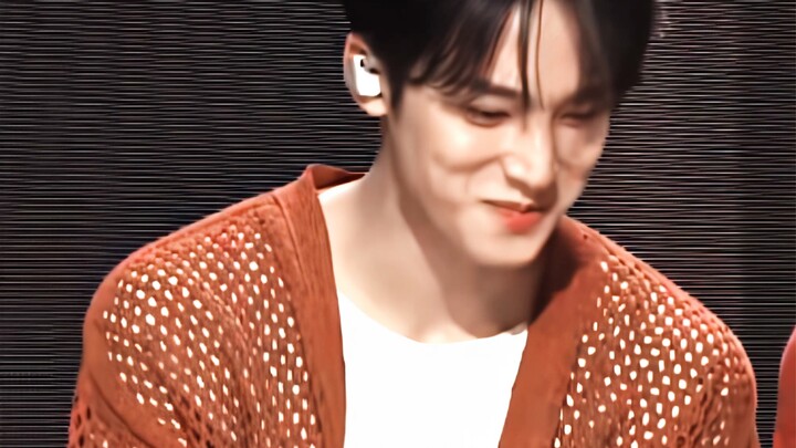 [Kim Min-gyu] “You smell so good”