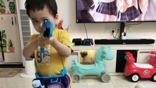 Sabuk Kamen Rider Levis cocok banget dimainkan oleh anak usia 3 tahun! Anak-anak sangat senang sehin