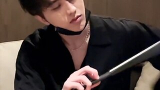 ไฉ่สวี่คุน แต่งตัวข้ามเพศสไตล์โบราณสุดหล่อ! จริงหรือที่ว่าไม่มี IKUN อยู่ในสถานี B ทั้งหมด?