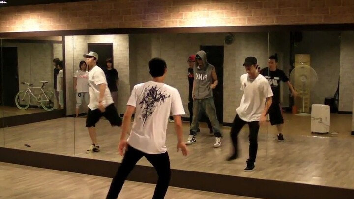 وي تشن «الفجر» في غرفة التدريب على الرقص