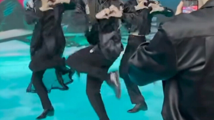 哇！韩国男团连拍少女抖音都是刀群舞唉