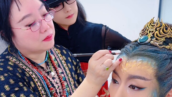 Riasan Yang Liping untuk Ular