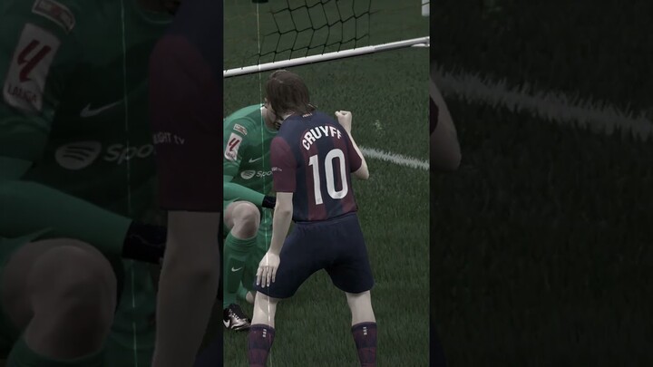 นักเตะเทวดา Johan Cruyff HG+8 เลี้ยงบอลเพลินๆ ยิงคมๆ  #fconline #fifa #shorts