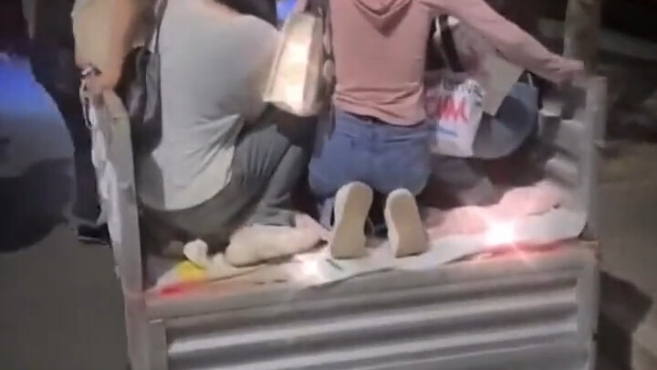 ลุงครับ ผมให้ห้าสิบ ขอผมนั่งในกระบะรถหน่อย [ยิ้ม]