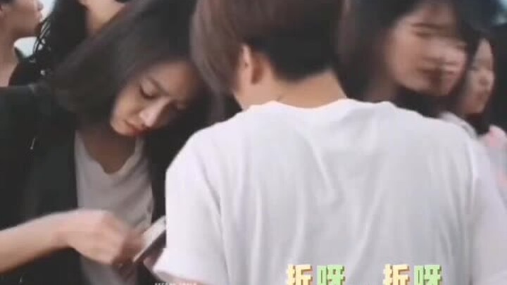 Song Qian and her little station sister