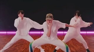 【BTS】Cùng một vũ đạo, nhưng bầu không khí và phong cách hoàn toàn khác biệt