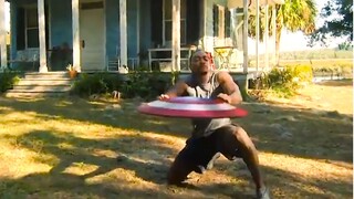 Falcon rất giỏi sử dụng khiên hình học, các chiêu thức của anh không hề thua kém Captain America mới