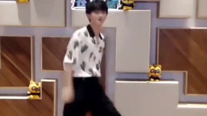 【时代少年团马嘉祺】跳睫毛弯弯，不知道为什么想笑！