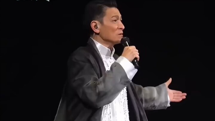 Akhirnya Jackie Chan pun sudah mencapai usia di mana ia bisa berkata sembarangan tanpa ada yang meng