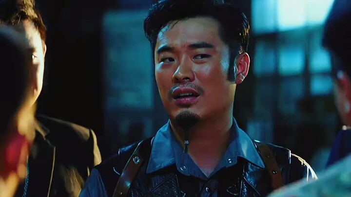 A scene of police officers bickering—after watching, I can’t stop laughing!