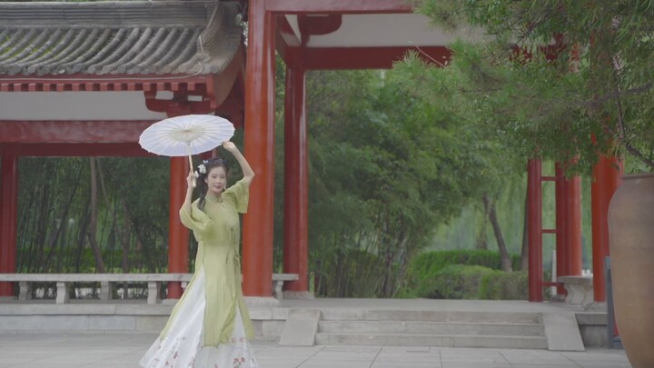 【เรือในสายหมอกและสายฝน】เรือเบาและไม้พายขี้เกียจคู่หนึ่ง