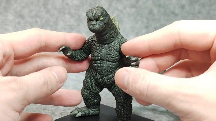 [First Share 336] This series is addictive! MEZCO five-point movable black Dora Godzilla set