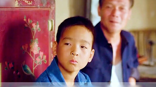 男孩因抢弟弟一口饭，爸爸竟然三块钱把他卖给了算命先生