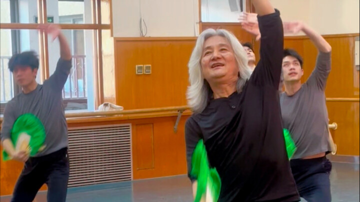 Immersive experience in the class of the 67-year-old teacher of Beijing Dance Academy