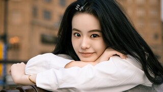 Sweet Girl's Bund Photo Poses