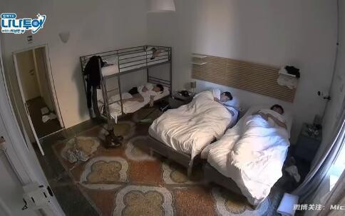 HOSHI’s first move after waking up is to give a big hug—she even wakes her “big brother” by sticking