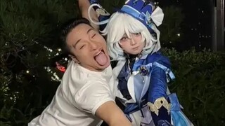 Tian Yiming and Leedo interact under the night sky