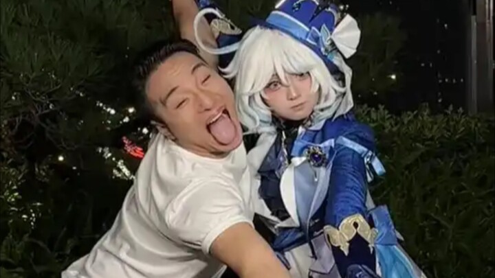 Tian Yiming and Leedo interact under the night sky