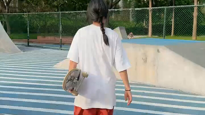 Xuân Xuân chơi ván trượt, cậu có giỏi thì đến thử thách sân trượt phản nhân loại này đi!