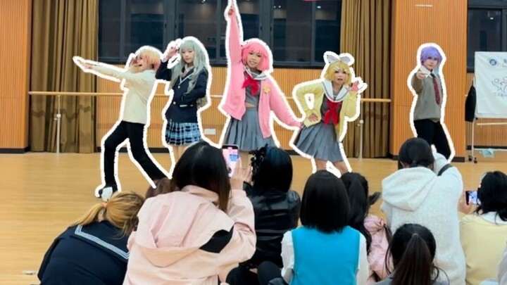 Pemimpin sekolah: Apa yang dilakukan kutu kecil berwarna-warni ini?