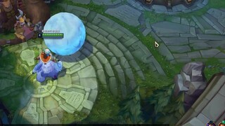 Snowman has permanent double snowballs: can turn 360° freely and can also open up vision through wal