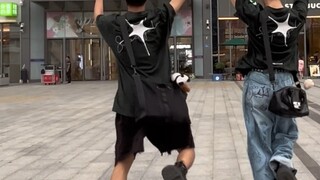 Cách mà những người hâm mộ Kpop chọn để đi bộ trong tháng này