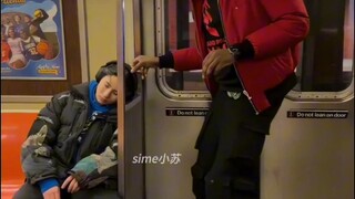 纽约地铁有点浮夸了