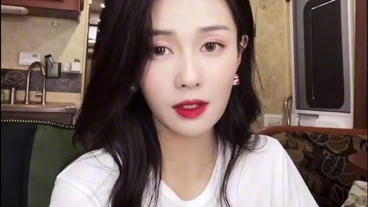 白鹿一个平平无奇的语言小天才，韩语十级，方言一学就会