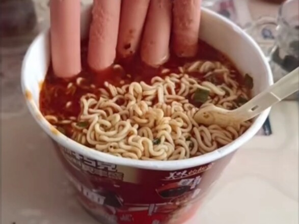 The Feiwu girls should mingle more with high society 😂