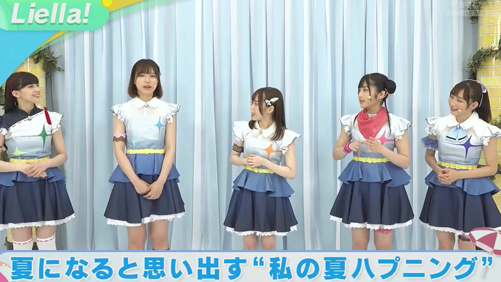 [Subbed Translation] Liella lying on the sofa, eating half a watermelon in one go and too stuffed to