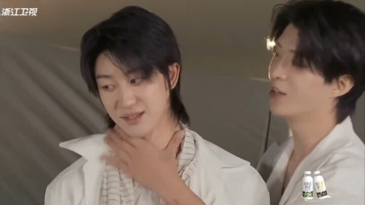 โดนโมเมนต์เล่นเกมของซออึนโฮกับฟ่านเฉิงเฉิงทำให้ขำจนพูดไม่ออก ฮ่าๆๆ คิวบารีแอ็กชันเข้าขากันสุดๆ เลย