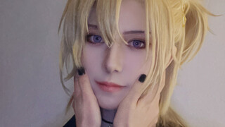 【cos】luca holding a face photo! Guess whose hand