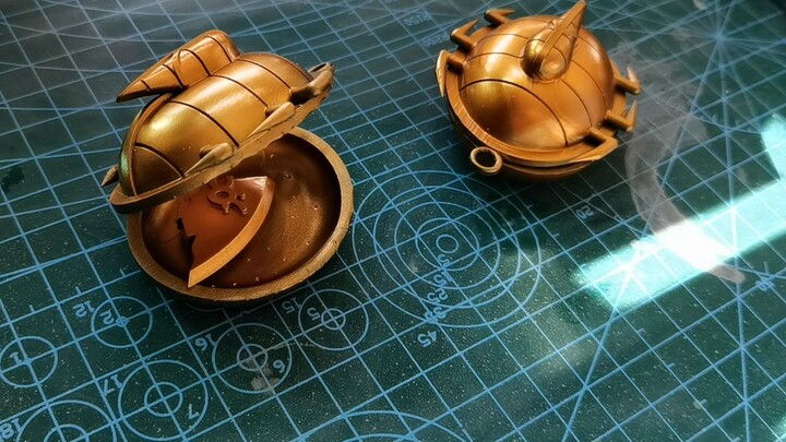 “Apakah kamu percaya pada gravitasi?” Aku memulihkan jimat Kujo Xu Lun sambil menunggu Laut Batu men