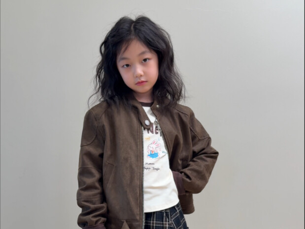 ช่วยดูหน่อยสิว่าลูกสาวแต่งตัวเองออกมาเป็นยังไงบ้าง?