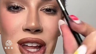 Ya ampun! Ini arang atau eyeliner?