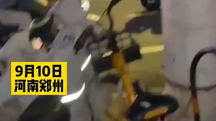 10 September, Zhengzhou, Henan: Pengeras suara di pinggir jalan terus-menerus mengingatkan, “Parkir 