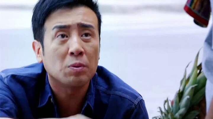 The criminal police captain bought a pineapple by the roadside, only to have the vendor's remark ins