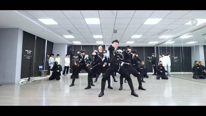【ครอบครัว TF】【เติ้งเจียซิน】ในใจฉันยังคงเปล่งประกายเช่นเดิม