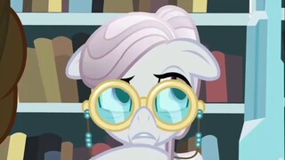Twilight Sparkle: Siapa yang merobek halaman terakhir buku dan menggunakannya sebagai tisu toilet!