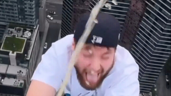 على لاعبي تعرق اليدين مشاهدة بحذر