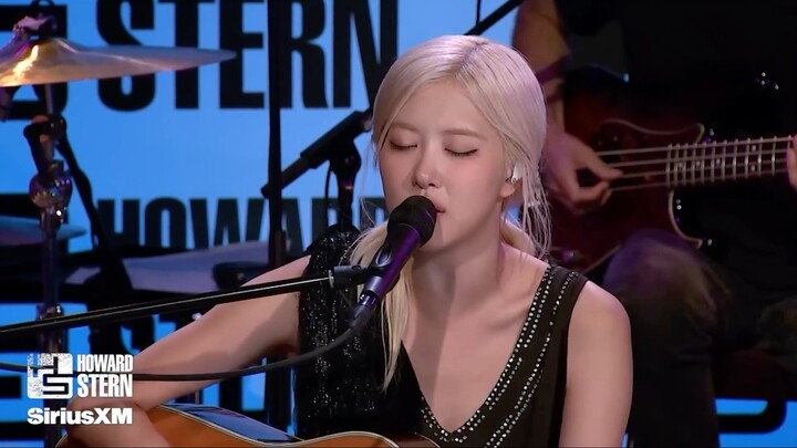 ROSÉ's latest live performance of "Toxic Till the End"