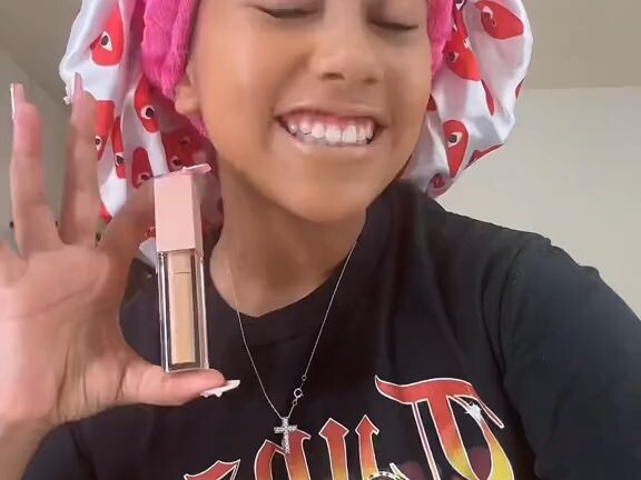 Con gái Kim Kardashian – North – hóa thân thành cô nàng Shibuya sành điệu với phong cách trang điểm 