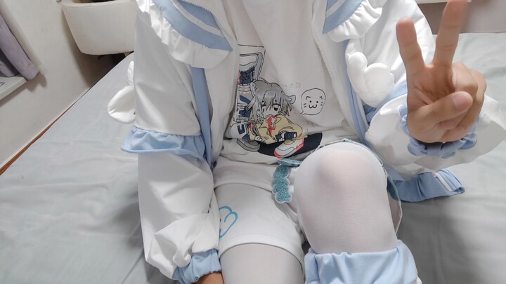 Got it—It’s the blue kid (｡>∀<｡)